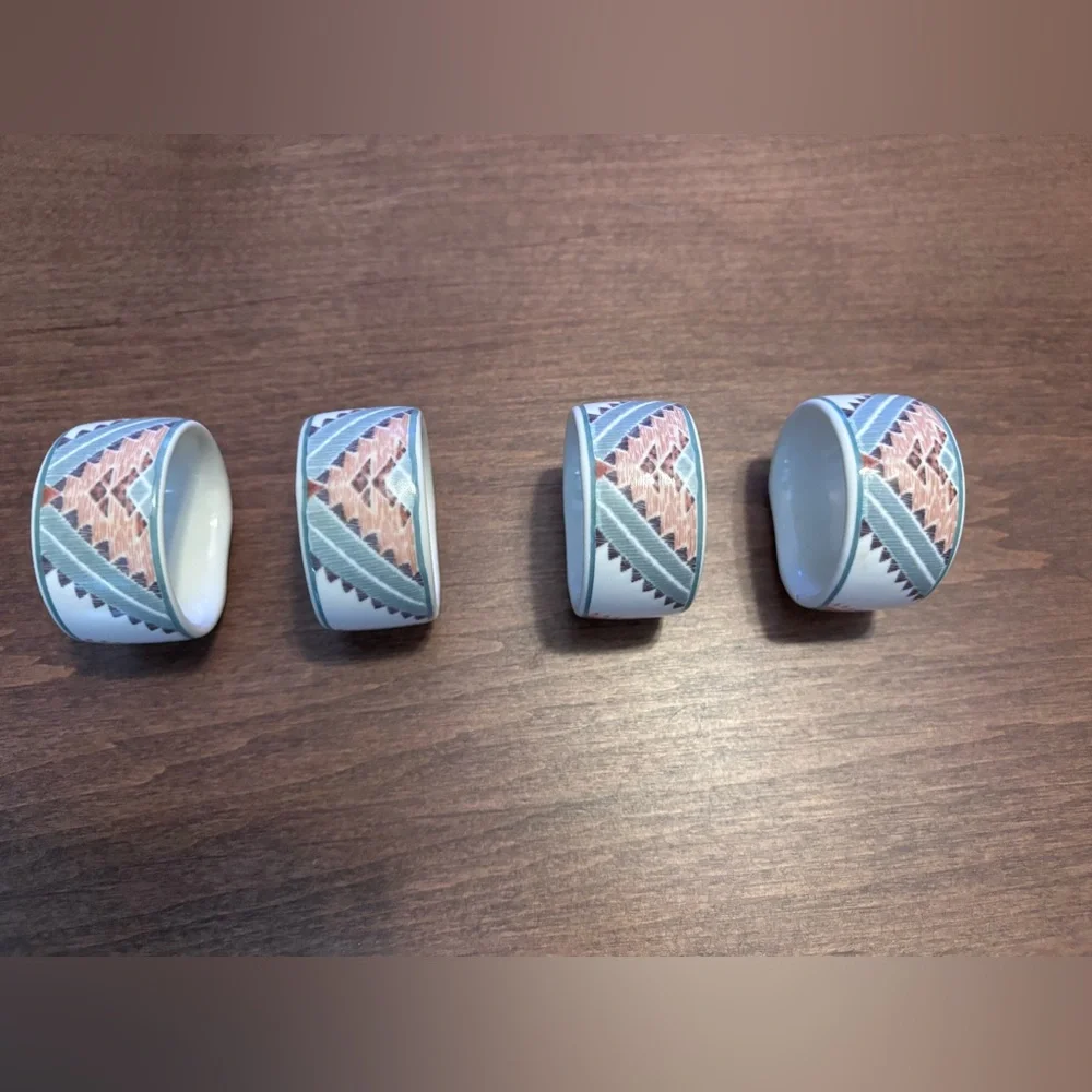 Mikasa,Santa Fe Napkin rings. Set of 4. Geometric Patterned Ceramic Napkin Rings